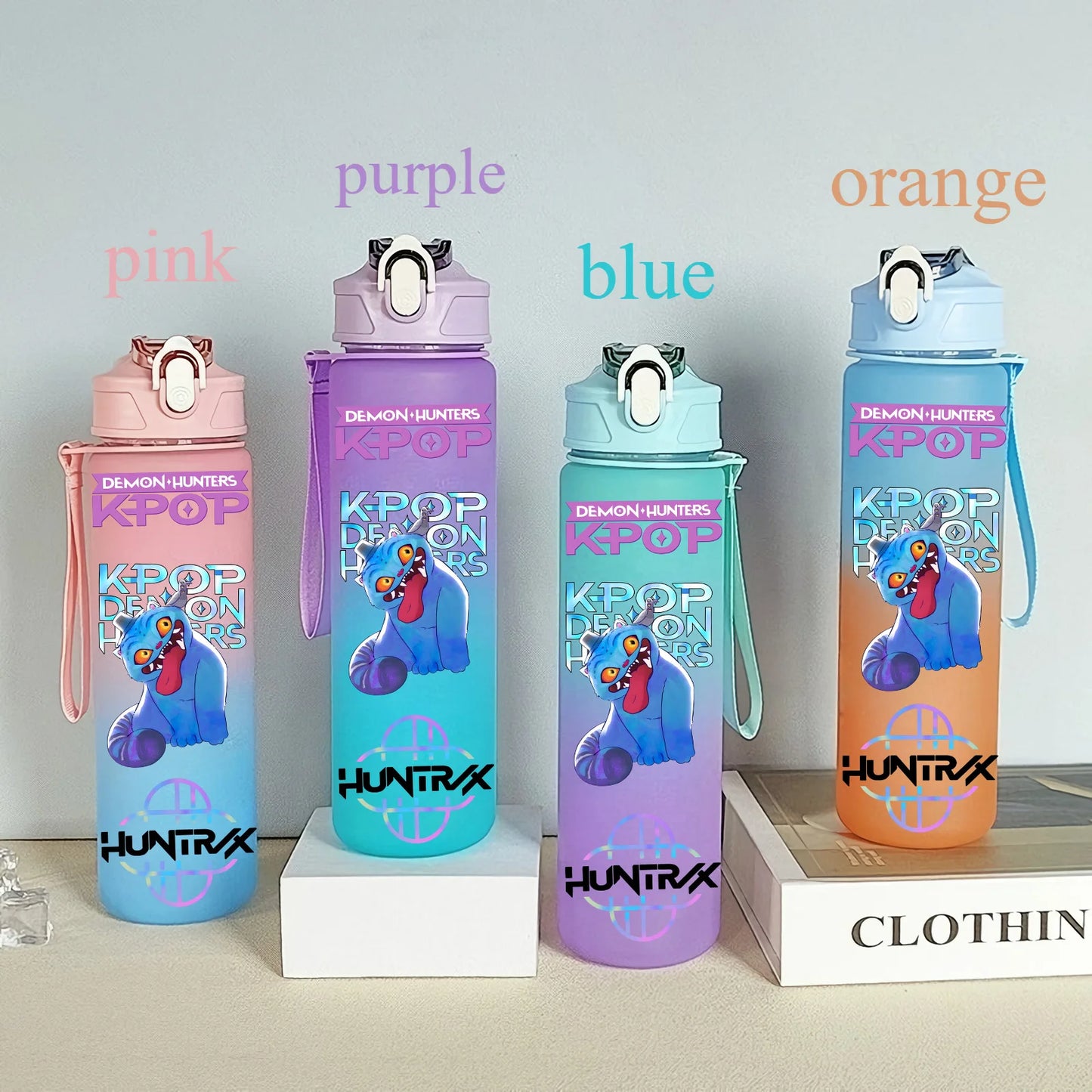 750ML K-pop HUNTR X Rumi Mira Zoey Jinu Celine Water Bottle – Demon Hunters Kpop Plastic Drinking Cup for School & Travel