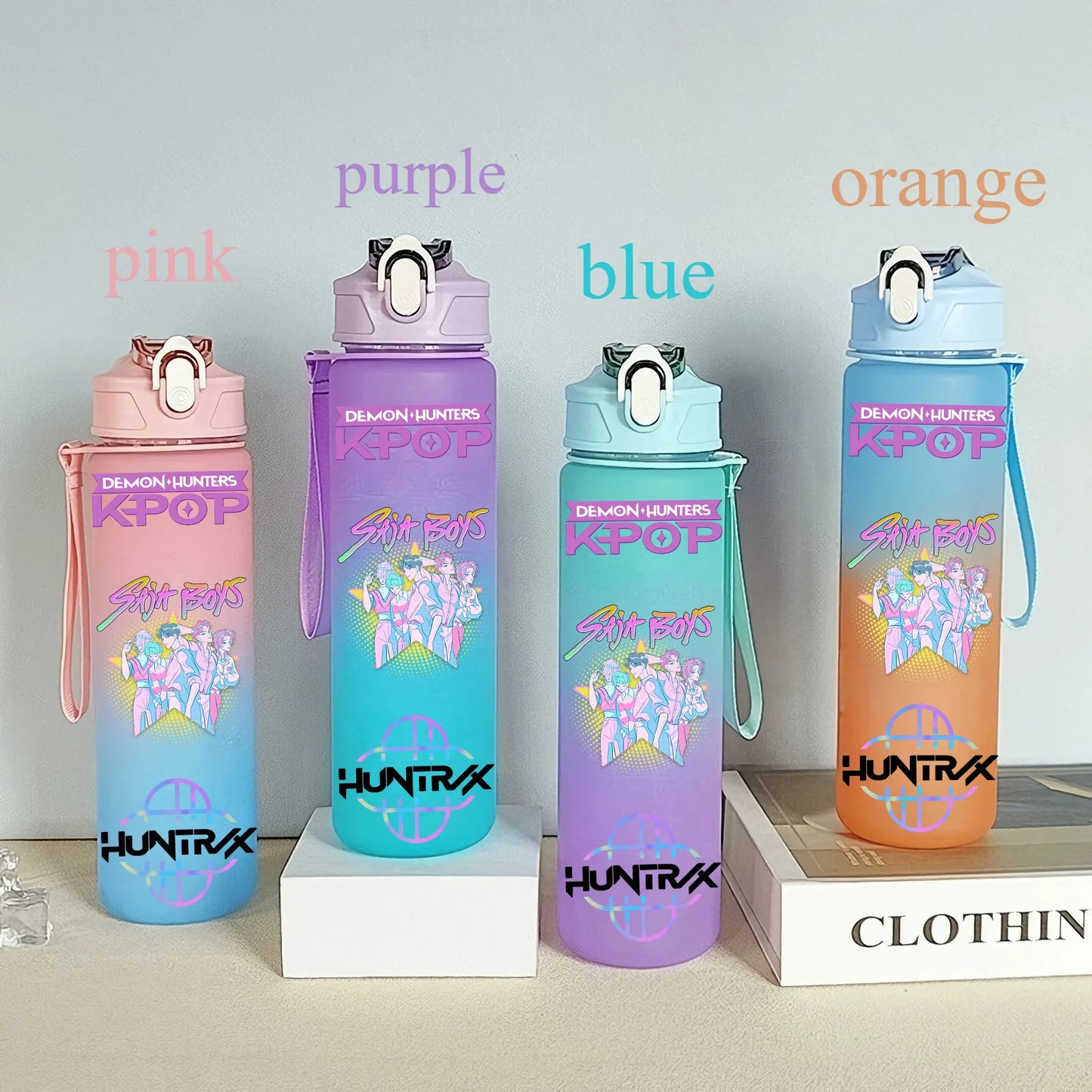 750ML K-pop HUNTR X Rumi Mira Zoey Jinu Celine Water Bottle – Demon Hunters Kpop Plastic Drinking Cup for School & Travel